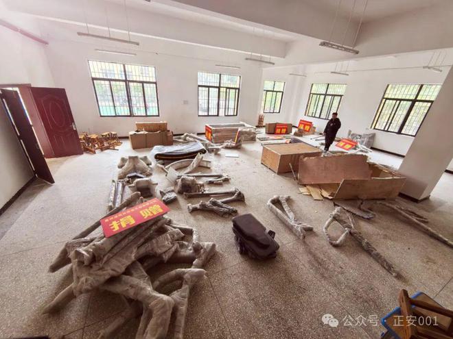 愛心俱樂部向正安三中：捐贈(zèng)價(jià)值7萬元體育訓(xùn)練器材(圖3)