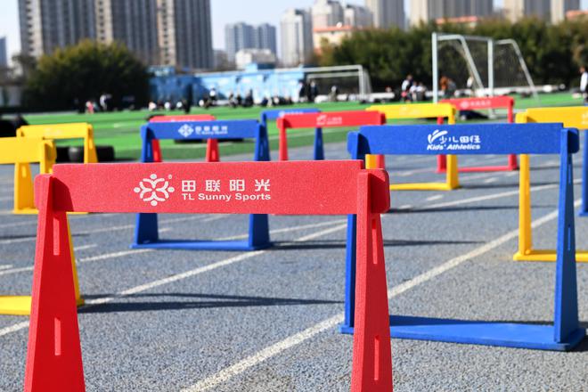 邢臺市馬路街小學(xué)榮膺“國際田聯(lián)少兒趣味田徑實(shí)驗(yàn)學(xué)?！狈Q號(圖3)