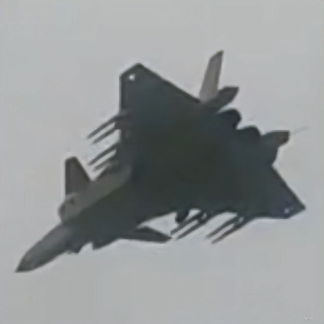敵人倒吸冷氣！殲-20“野獸模式”刷爆全網(wǎng)掛滿14枚空空導(dǎo)彈！網(wǎng)友：不要隱身了？(圖4)