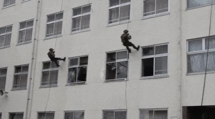 Im（中國體育）：最離奇的死法？日本自衛(wèi)隊(duì)員被機(jī)槍砸中胸口當(dāng)場死亡！丨輕武專欄(圖18)