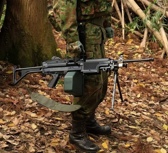 Im（中國體育）：最離奇的死法？日本自衛(wèi)隊員被機槍砸中胸口當場死亡！(圖11)