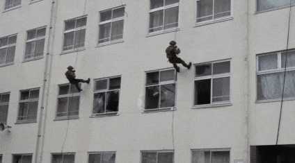 Im（中國體育）：最離奇的死法？日本自衛(wèi)隊員被機槍砸中胸口當場死亡！(圖19)